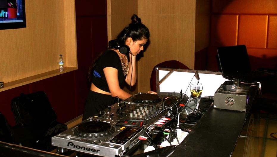 female disco jockey south-delhi