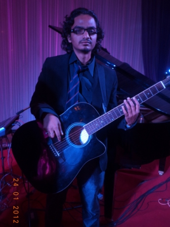 male guitar players south-delhi
