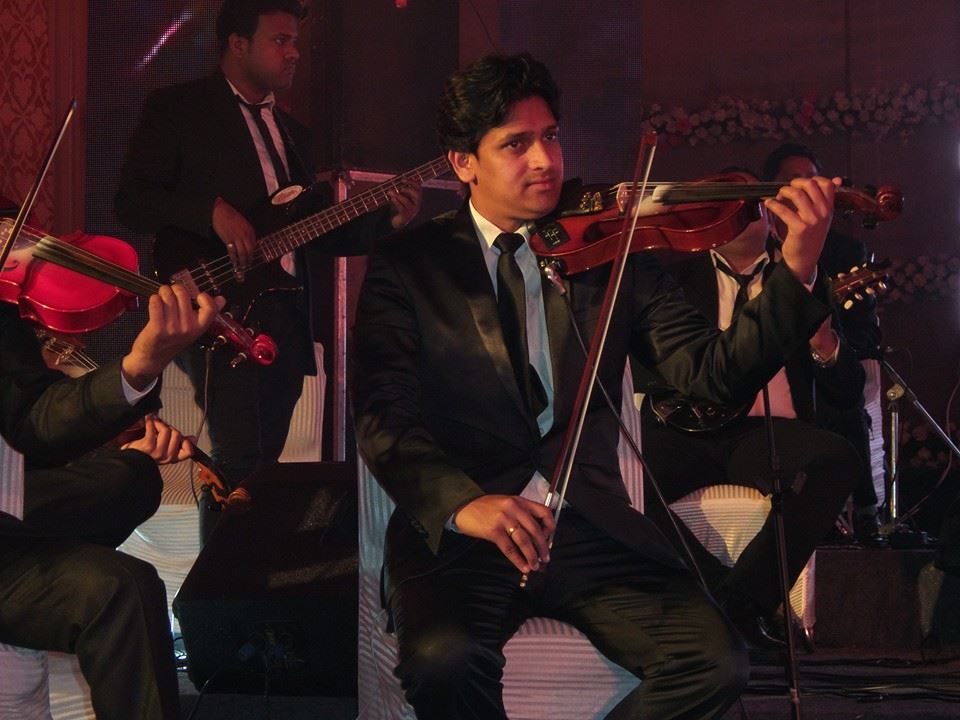 male violin player south-delhi